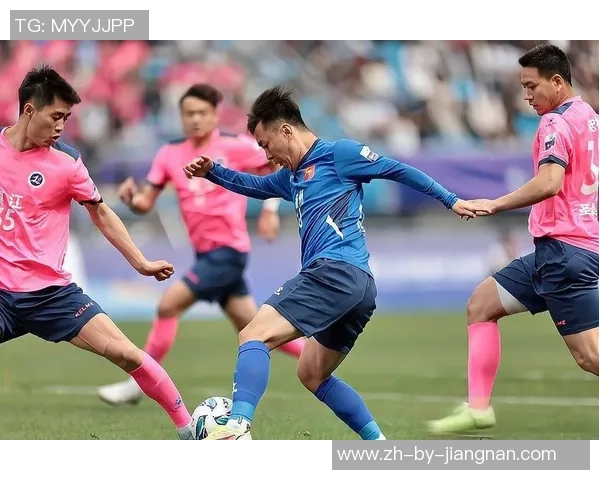 足球如何在比赛中展现出激情与团队合作的魅力与精神